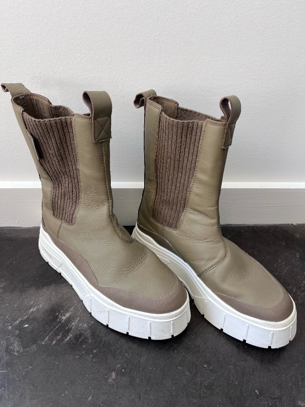 Puma Platform Boots in Khaki (Like New) - Women 10